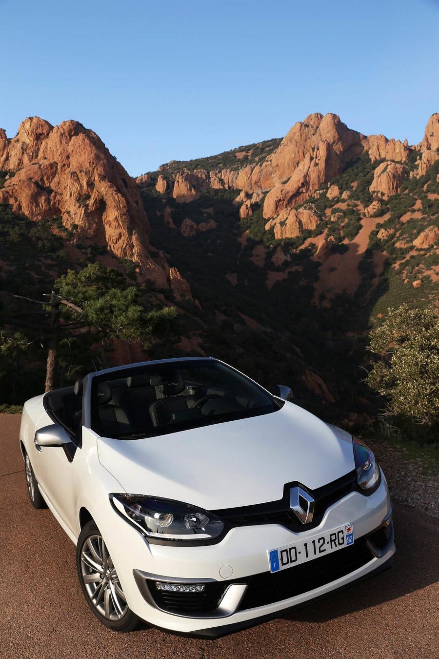  Renault Megane Coupe-Cabriolet 2015 года  (фото 18 из 36)